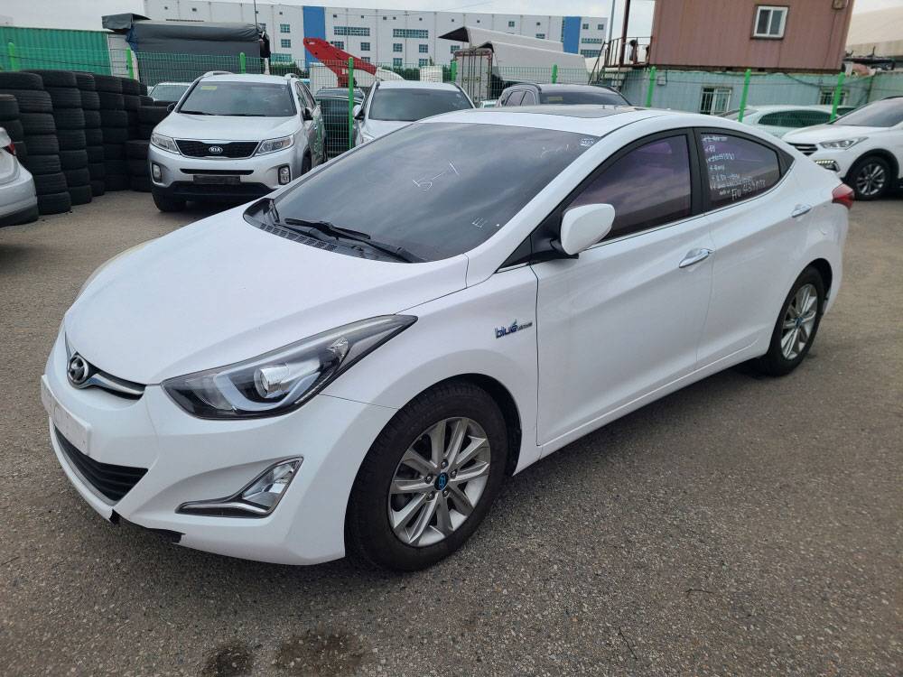 HYUNDAI AVANTE 2015