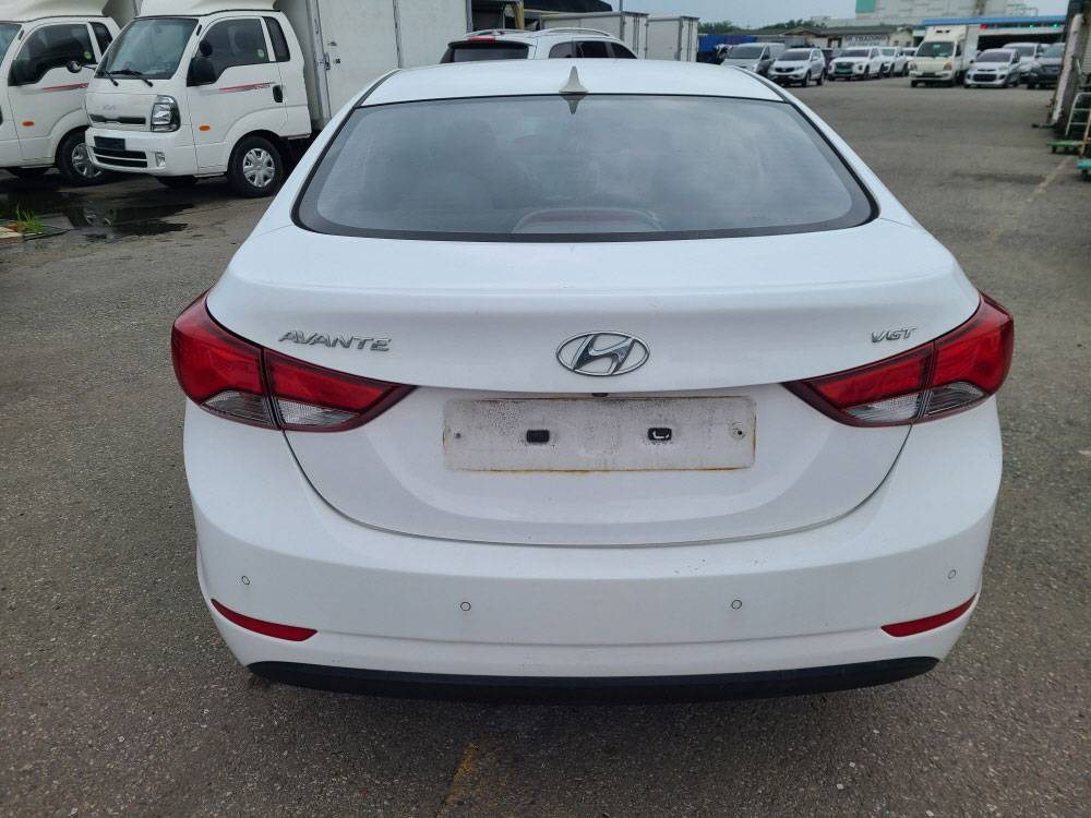 HYUNDAI AVANTE 2015
