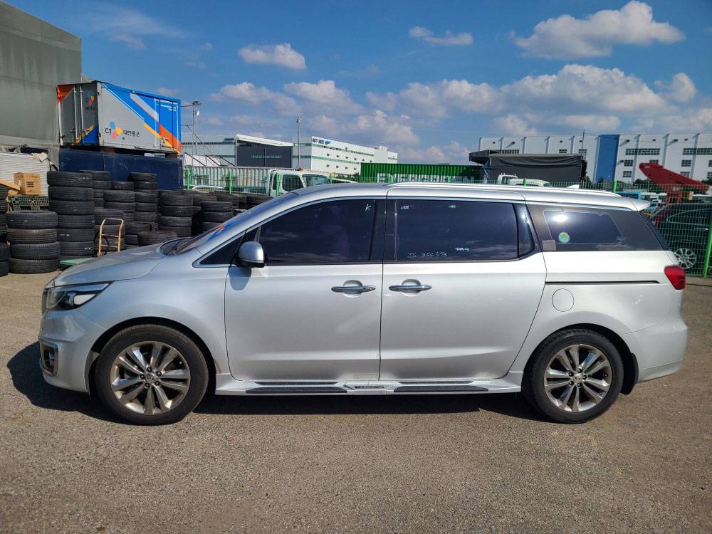 KIA CARNIVAL 2018